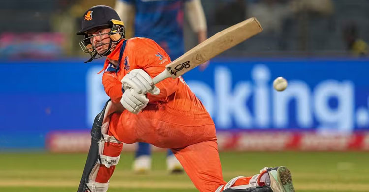 ৮১ বলে ১৪ চার ও ২৩ ছক্কায় ডাচ অধিনায়কের অপরাজিত ২২৯