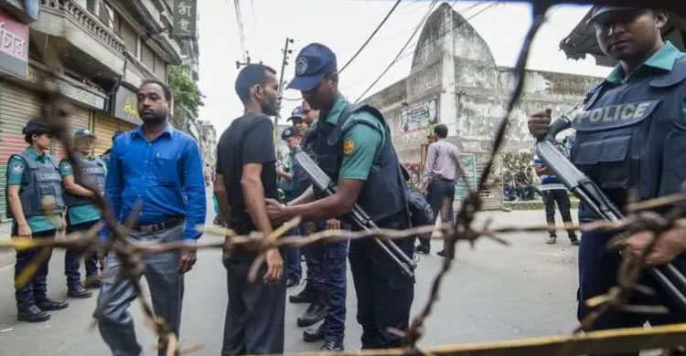 ঢাকায় তল্লাশি বাড়ানোর তথ্য জানালো পুলিশ