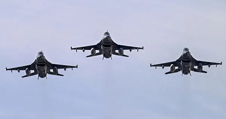 এফ-১৬ যুদ্ধবিমান বহর আরও আধুনিক করছে পাকিস্তান