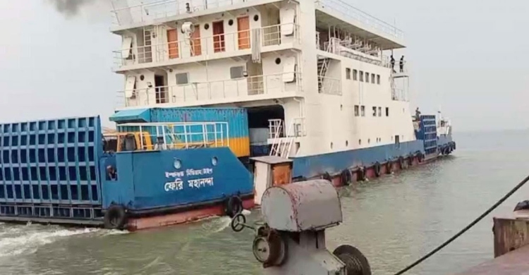 ৫ ঘণ্টা পর স্বাভাবিক শরীয়তপুর–চাঁদপুর নৌরুটে ফেরি চলাচল