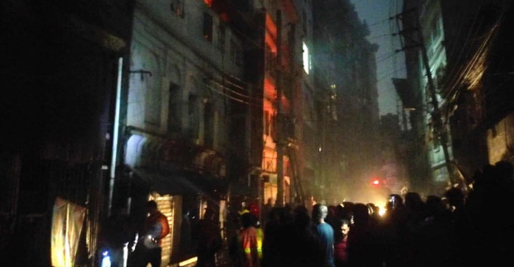 মোহাম্মদপুরের পর চকবাজারে ভয়াবহ আগুন
