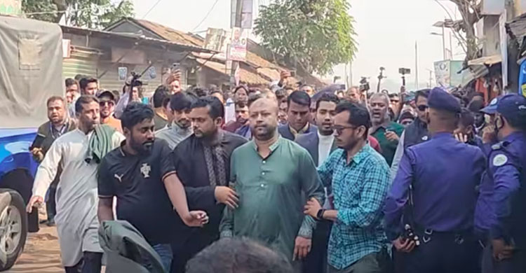 নিজ এলাকায় তোপের মুখে ব্যারিস্টার ফুয়াদ