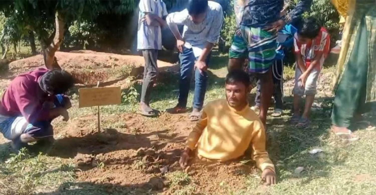 মাকে মারধর করায় ছেলেকে অর্ধেক পুঁতে রাখলো এলাকাবাসী