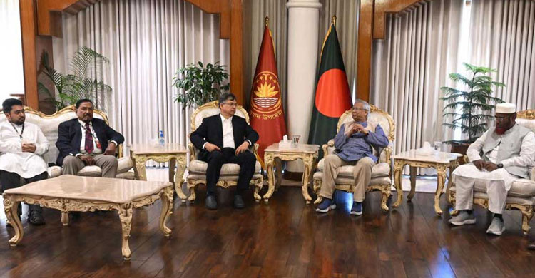 হাদি ইস্যুতে প্রধান উপদেষ্টার সঙ্গে ৩ দলের বৈঠক, কী আলোচনা হলো