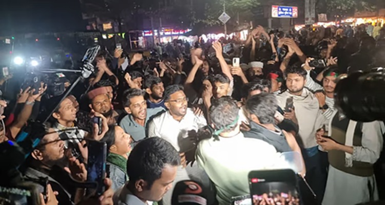 হাদি হাদি স্লোগানে মুখরিত গোটা শাহবাগ