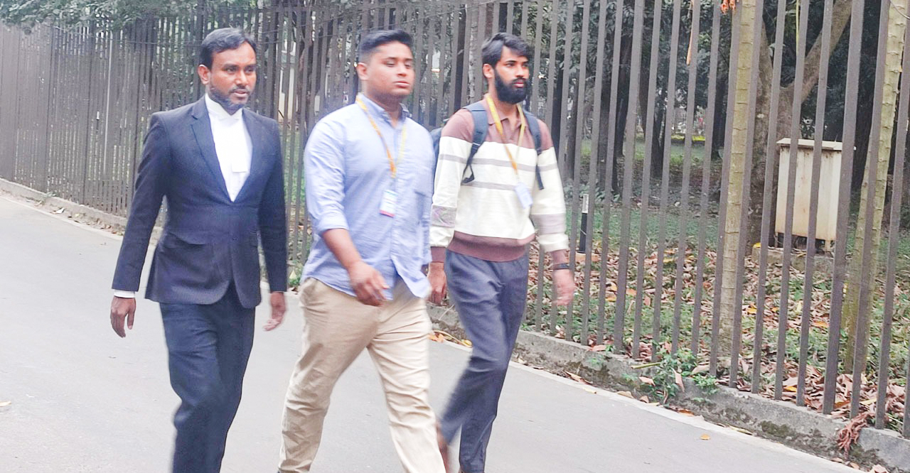 সাক্ষ্য দিতে ট্রাইব্যুনালে হাজির হাসনাত আবদুল্লাহ