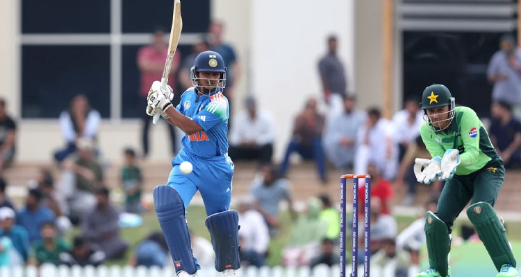 পাকিস্তানকে উড়িয়ে দিল ভারত