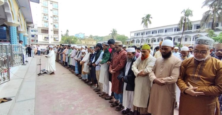 ঝালকাঠিতে ওসমান হাদির গায়েবানা জানাজা অনুষ্ঠিত