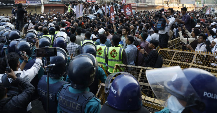 জুলাই ঐক্যের ‘মার্চ টু ইন্ডিয়ান হাইকমিশন’ কর্মসূচিতে পুলিশের বাধা