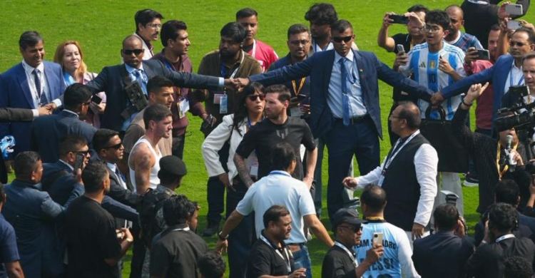 ভারতে প্রাণ শঙ্কায় স্টেডিয়াম ছাড়লেন মেসি