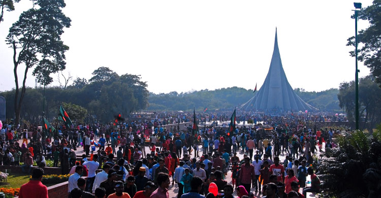 বিজয়ীর রক্তে ভেজা স্বপ্নে এত অন্ধকার কেন?