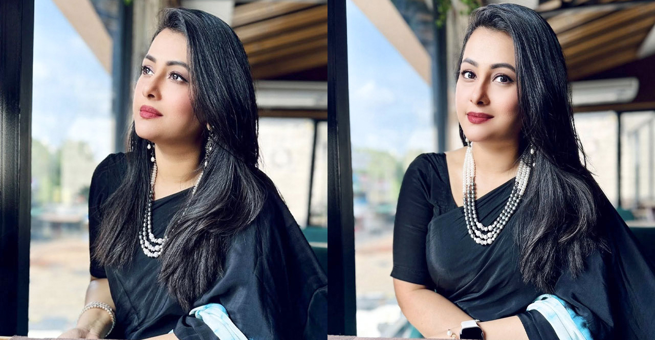 কালো শাড়িতে কী বার্তা দিলেন পূর্ণিমা?