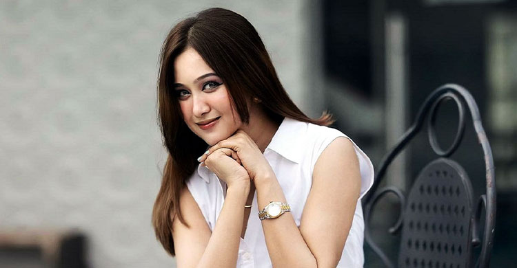 হাদিকে নিয়ে পোস্ট করায় হত্যার হুমকি, যা বললেন চমক