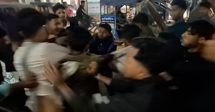 শরীয়তপুরে ছাত্রদল-এনসিপি সংঘর্ষ