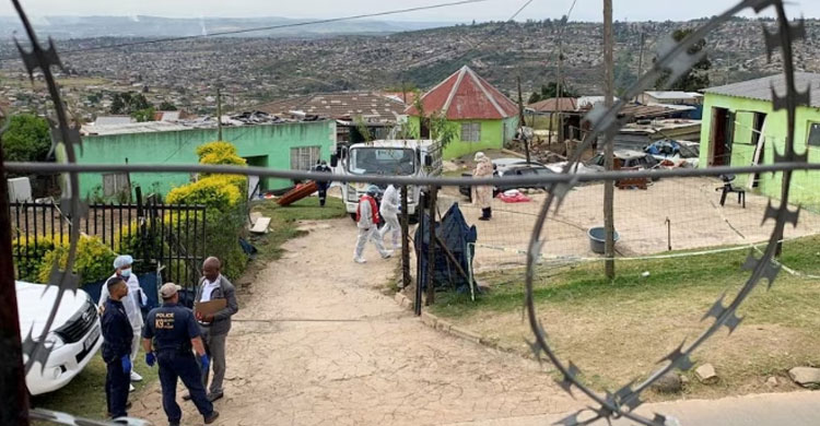 মদের আড্ডায় বন্দুকধারীদের গুলিতে শিশুসহ নিহত ১১