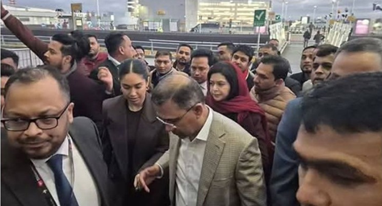 সপরিবারে হিথ্রো বিমানবন্দরে তারেক রহমান