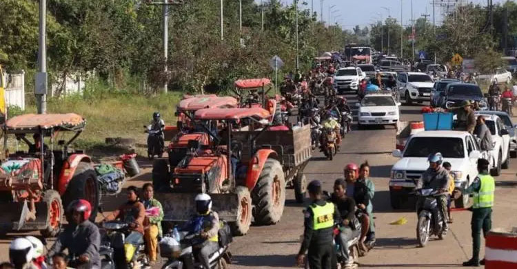 থাই-কম্বোডিয়া সীমান্তে প্রাণঘাতী সংঘাত, পালিয়ে যাচ্ছে হাজারো বাসিন্দা