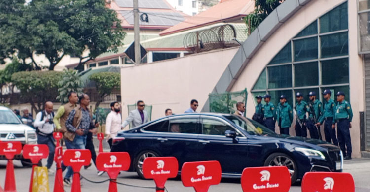 খালেদা জিয়াকে দেখতে এভারকেয়ারে জোবাইদা রহমান