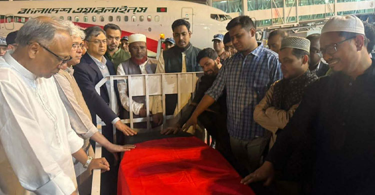 হিমাগারে নেওয়া হচ্ছে হাদির মরদেহ