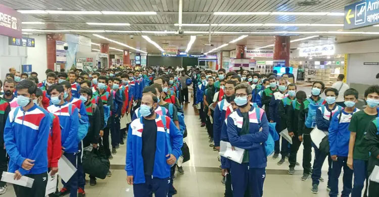 লিবিয়া থেকে দেশে ফিরলেন আরও ৩৪৫ জন