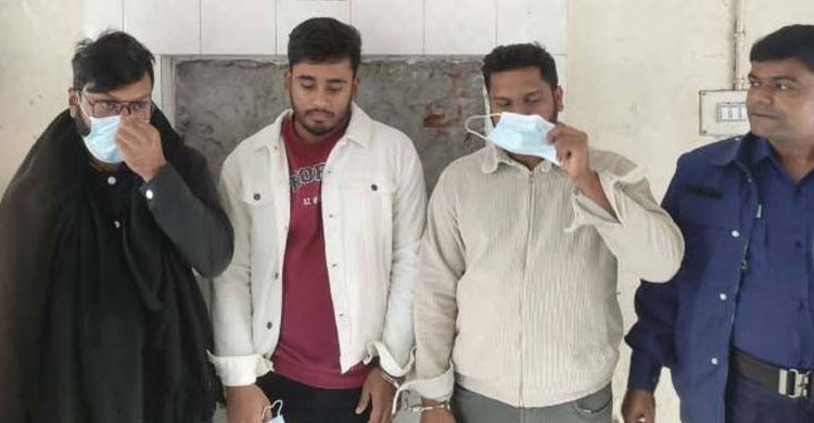 ঝালকাঠিতে বিদেশি মদসহ গ্রেপ্তার ৪