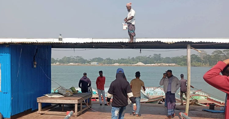 শহীদ ওসমান হাদির নামে নলছিটি লঞ্চ ঘাট