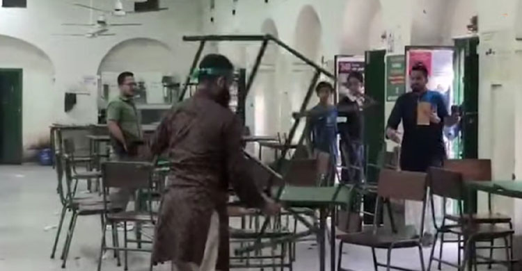 মধুর ক্যান্টিনে ভাঙচুর, যুবক আটক