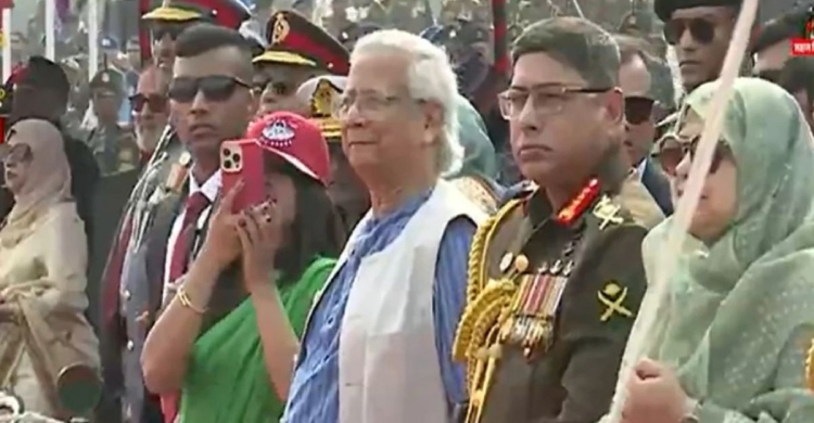 সশস্ত্র বাহিনীর অনুষ্ঠানে উপস্থিত প্রধান উপদেষ্টা