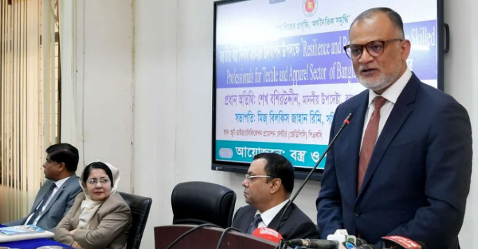 বস্ত্র খাত দেশের অর্থনীতির প্রধান চালিকাশক্তি: বাণিজ্য উপদেষ্টা