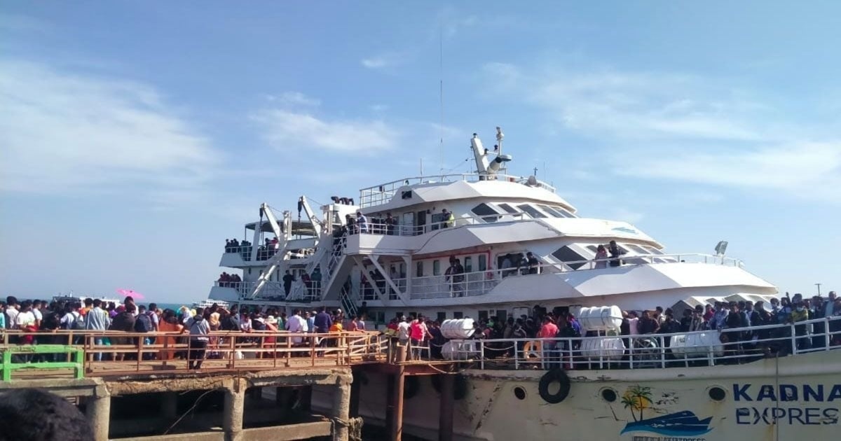 সেন্টমার্টিনের পথে তিন জাহাজ, যাচ্ছেন ১২০০ পর্যটক