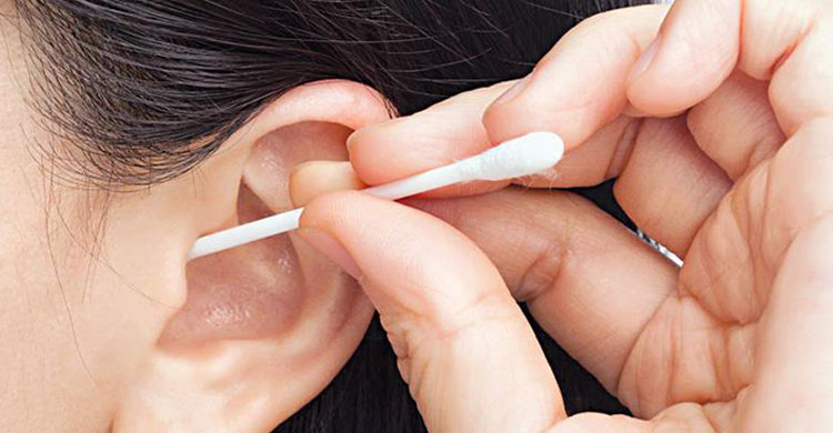 কানে পানি ঢুকলে করণীয়