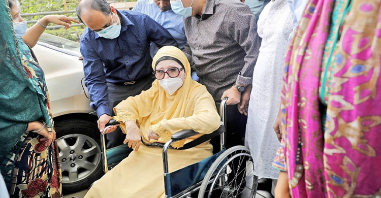 রাতে আসছে চীনা চিকিৎসকদের নতুন দল, কাল আসবে যুক্তরাজ্যের টিম