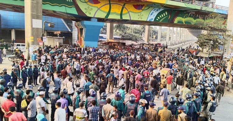 মহাখালী রেলক্রসিং অবরোধ তিতুমীর শিক্ষার্থীদের