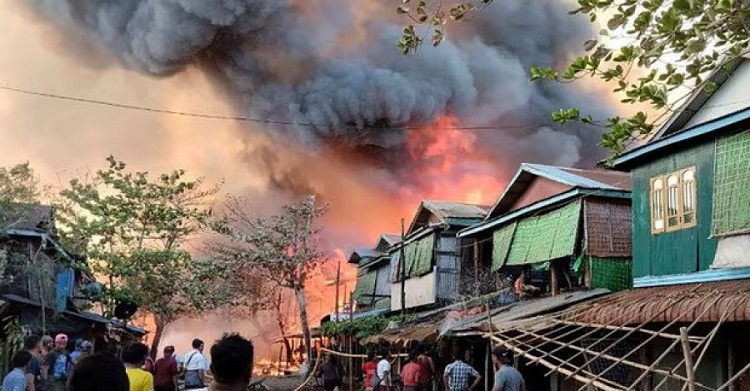 রাখাইনে মিয়ানমারের সামরিক বাহিনীর বিমান হামলায় নিহত ৪০