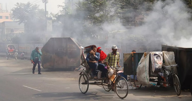 দূষিত বাতাসের শহরের তালিকায় বিশ্বে ‘দ্বিতীয়’ ঢাকা