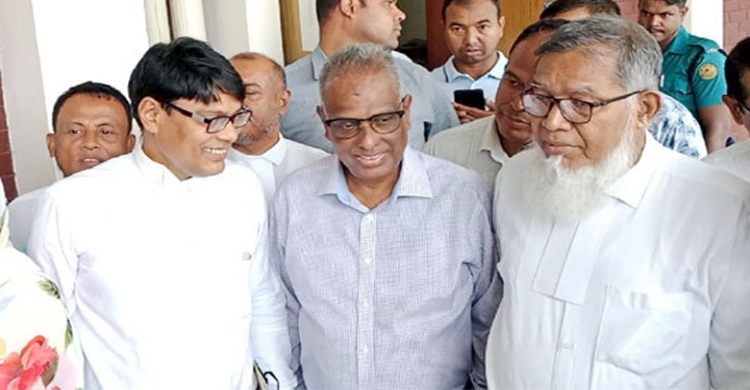দুদকের মামলায় খালাস পেলেন হানিফ পরিবহনের মালিক