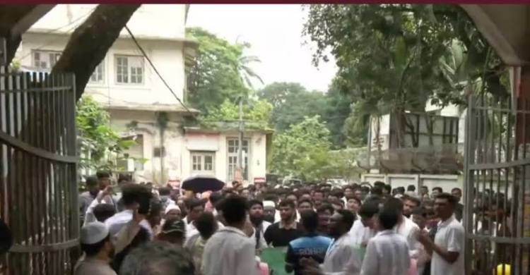 মিটফোর্ডে শিক্ষার্থীদের ‘শাটডাউন’ ঘোষণা