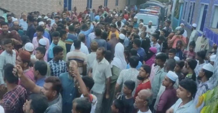 মাদ্রাসা শিক্ষককে কুপিয়ে হত্যা, মানুষের পিটুনিতে প্রাণ গেলো হামলাকারীর