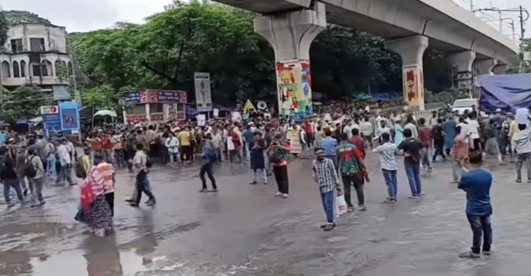 জুলাই সনদের দাবিতে শাহবাগ অবরোধ