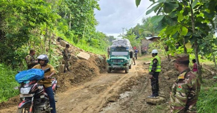 ১০ ঘণ্টা পর সাজেক সড়কে যান চলাচল শুরু