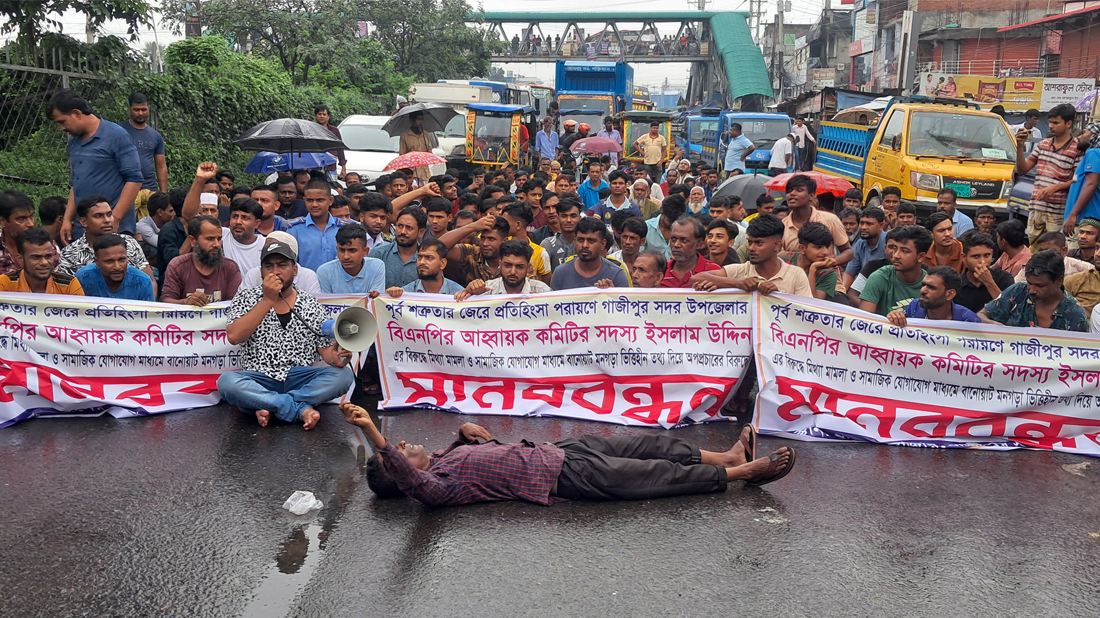 ওসির প্রত্যাহার চেয়ে মহাসড়ক অবরোধ, এসপি বললেন ‘মগের মুল্লুক নাকি’