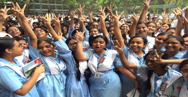 এসএসসির পাসের হারে এবারও এগিয়ে মেয়েরা