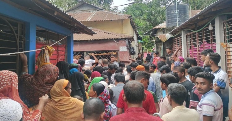 ময়মনসিংহে ২ শিশুসহ মাকে গলা কেটে হত্যা
