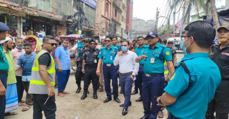 মিটফোর্ড-বাবুবাজারে ডিএমপির অভিযান, গ্রেপ্তার ৪