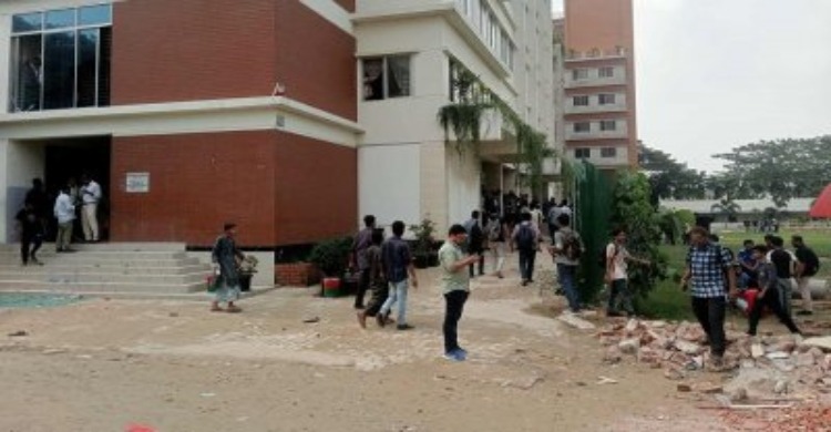 দাবি মেনে নেওয়ার আশ্বাসে অবরোধ তুলে নিলেন মাইলস্টোনোর শিক্ষার্থীরা