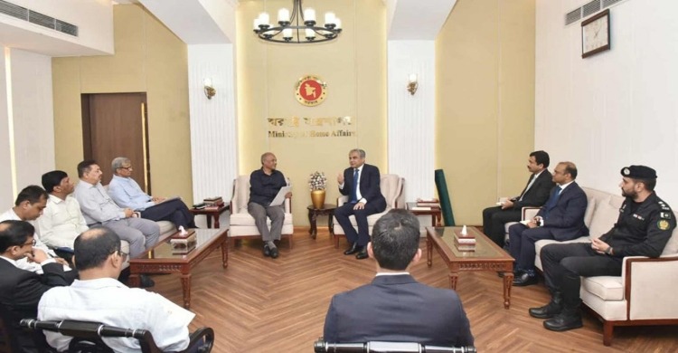 সন্ত্রাস দমনে বাংলাদেশ-পাকিস্তান একসঙ্গে কাজ করবে: স্বরাষ্ট্র উপদেষ্টা