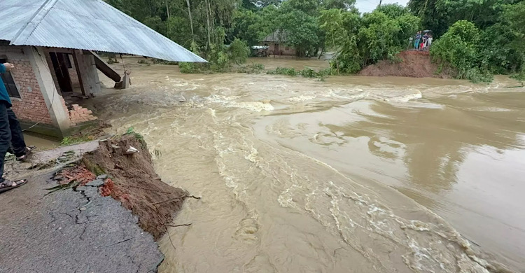 ফেনীতে বন্যা নিয়ন্ত্রণ বাঁধের ১৭ স্থানে ভাঙন, ৩৫ গ্রাম প্লাবিত