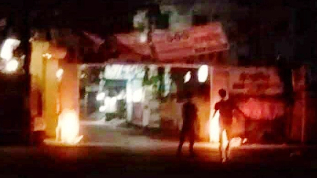 নারায়ণগঞ্জে এনসিপির তোরণে অগ্নিসংযোগ