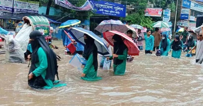ফেনীতে ৪৪০ মিলিমিটার বৃষ্টিপাত, বেড়িবাঁধে ভাঙন