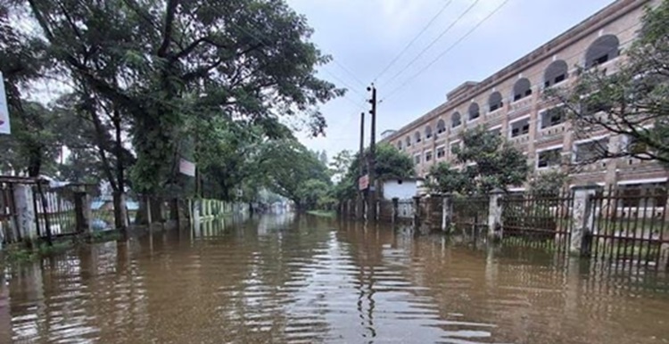 নোয়াখালীতে পানিবন্দি ৪২ হাজার পরিবার